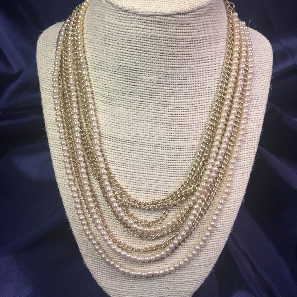 Chain and pearl necklace